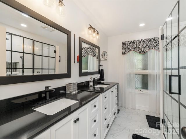 210 Black Oak Lane, Hendersonville, NC 28791