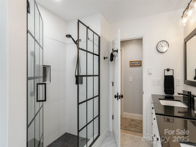 210 Black Oak Lane, Hendersonville, NC 28791