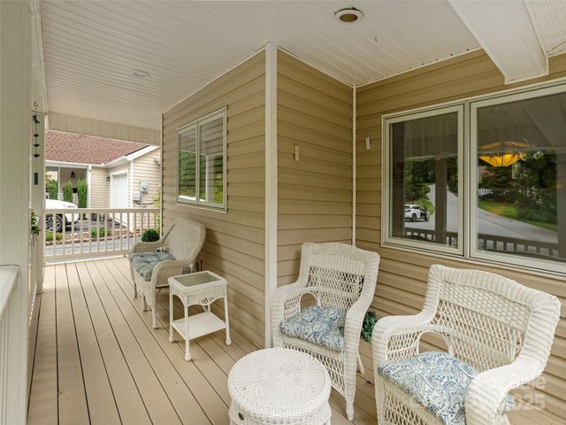 210 Black Oak Lane, Hendersonville, NC 28791