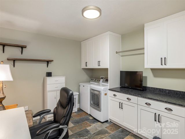 210 Black Oak Lane, Hendersonville, NC 28791