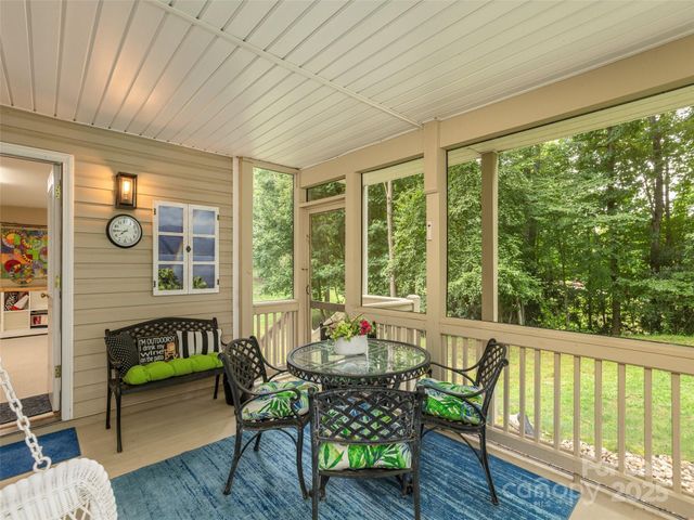 210 Black Oak Lane, Hendersonville, NC 28791