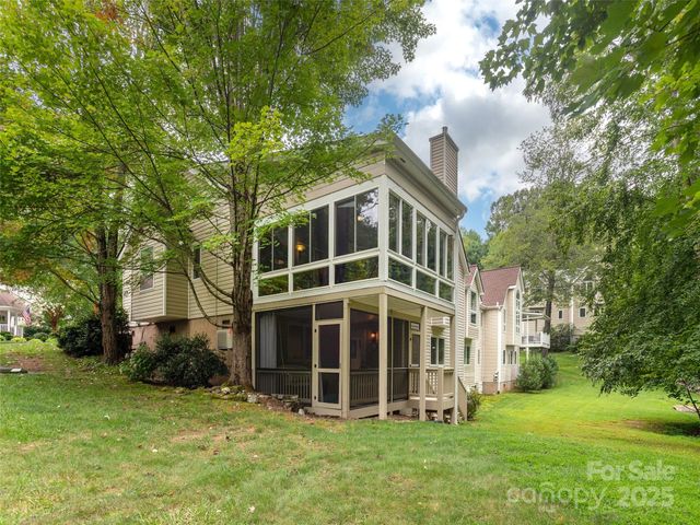 210 Black Oak Lane, Hendersonville, NC 28791