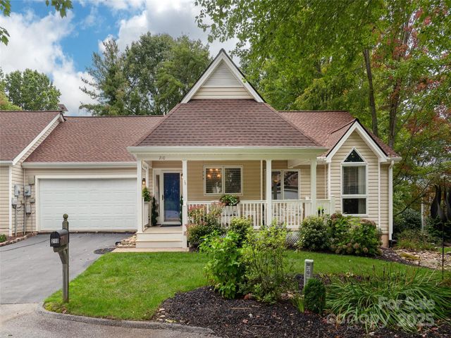 210 Black Oak Lane, Hendersonville, NC 28791