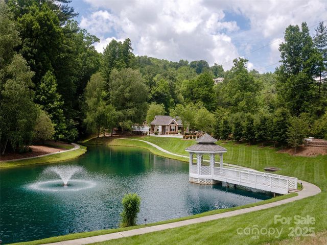 210 Black Oak Lane, Hendersonville, NC 28791
