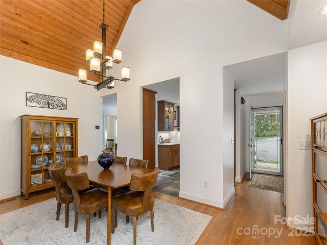 210 Black Oak Lane, Hendersonville, NC 28791