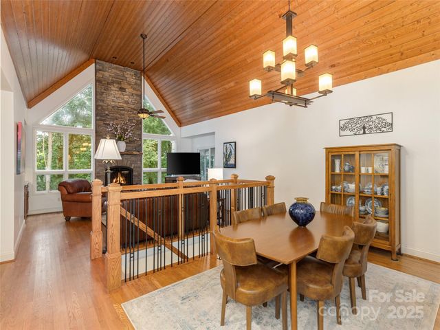 210 Black Oak Lane, Hendersonville, NC 28791