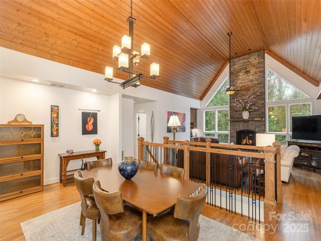 210 Black Oak Lane, Hendersonville, NC 28791