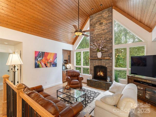 210 Black Oak Lane, Hendersonville, NC 28791