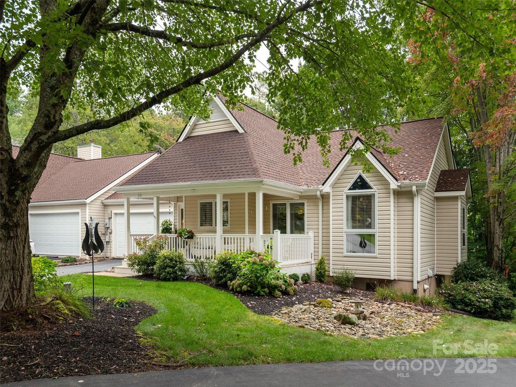 210 Black Oak Lane, Hendersonville, NC 28791