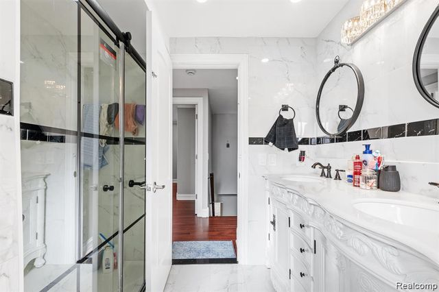 4274 Dickson Drive, Sterling Heights, MI 48310