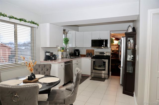 4274 Dickson Drive, Sterling Heights, MI 48310