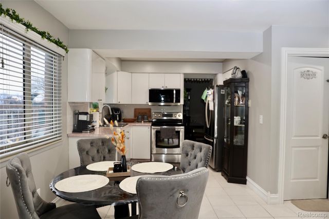 4274 Dickson Drive, Sterling Heights, MI 48310