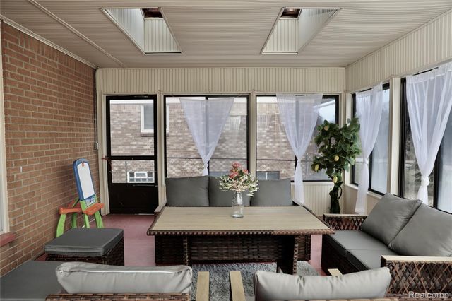 4274 Dickson Drive, Sterling Heights, MI 48310