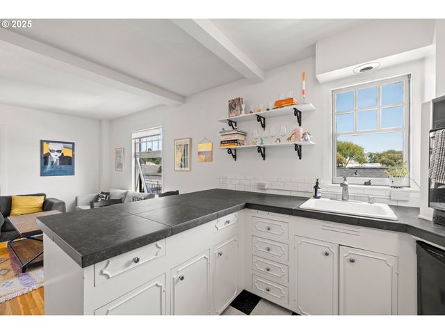 1811 Nw COUCH St 508, Portland, OR 97209