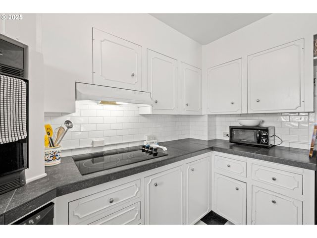 1811 Nw COUCH St 508, Portland, OR 97209