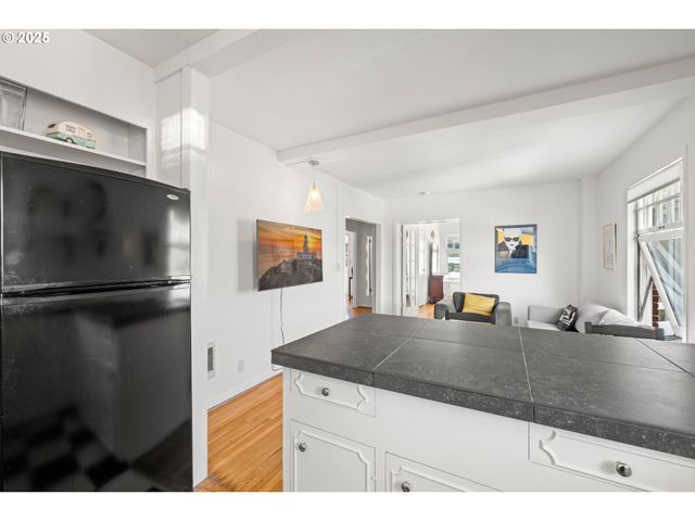 1811 Nw COUCH St 508, Portland, OR 97209