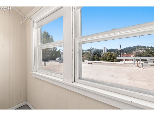 1811 Nw COUCH St 508, Portland, OR 97209