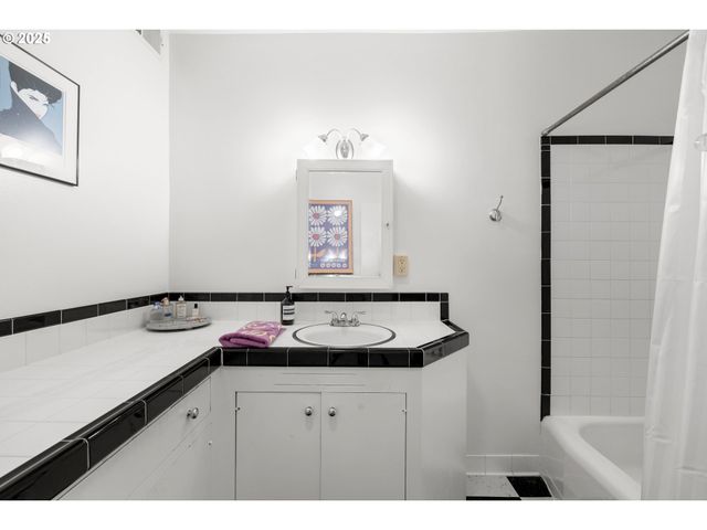 1811 Nw COUCH St 508, Portland, OR 97209