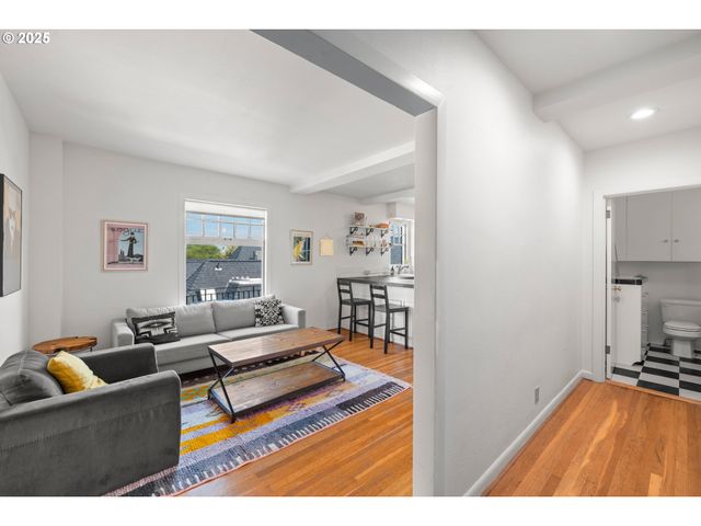 1811 Nw COUCH St 508, Portland, OR 97209