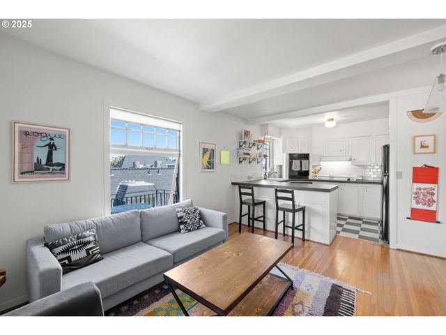 1811 Nw COUCH St 508, Portland, OR 97209