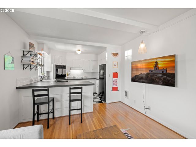 1811 Nw COUCH St 508, Portland, OR 97209