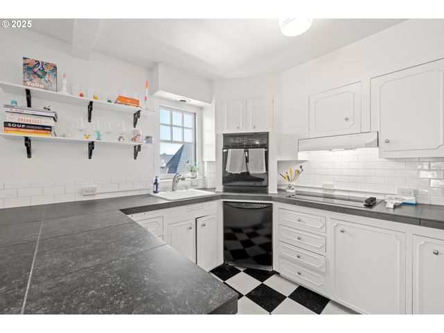 1811 Nw COUCH St 508, Portland, OR 97209