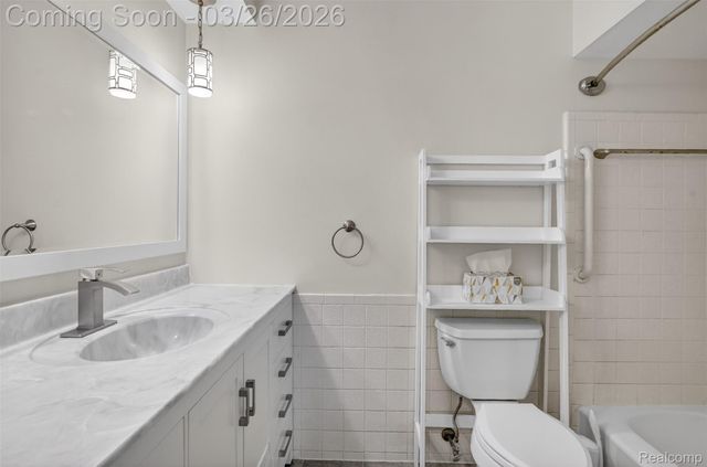 22850 E 9 Mile Road 11, St. Clair Shores, MI 48080