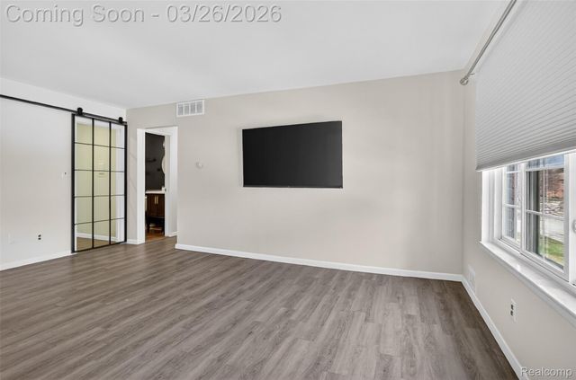 22850 E 9 Mile Road 11, St. Clair Shores, MI 48080