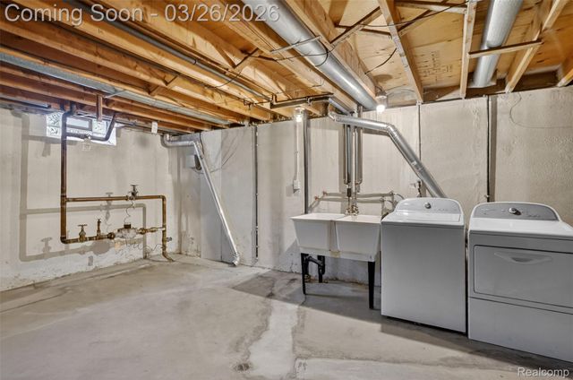 22850 E 9 Mile Road 11, St. Clair Shores, MI 48080