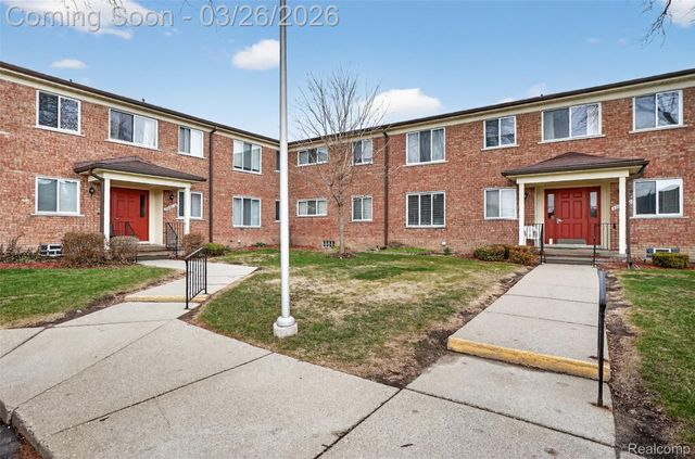 22850 E 9 Mile Road 11, St. Clair Shores, MI 48080