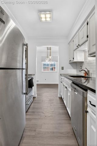 22850 E 9 Mile Road 11, St. Clair Shores, MI 48080