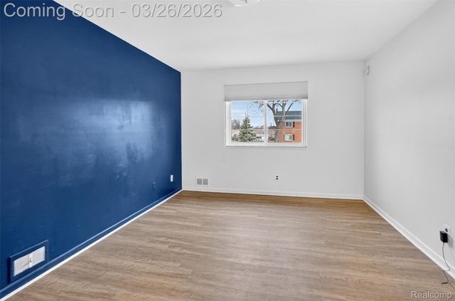 22850 E 9 Mile Road 11, St. Clair Shores, MI 48080