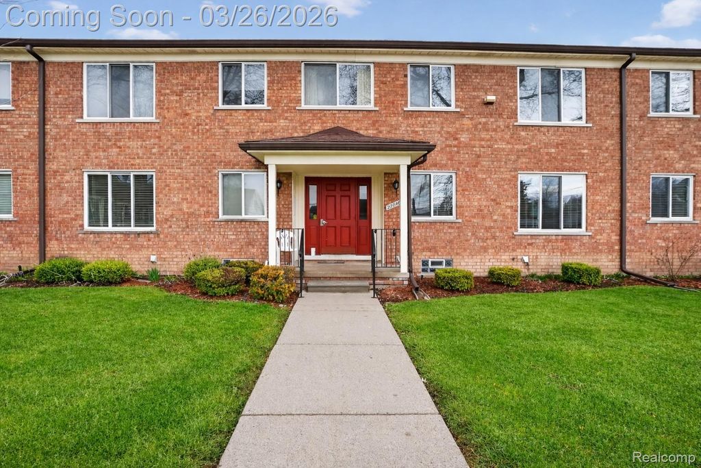 22850 E 9 Mile Road 11, St. Clair Shores, MI 48080