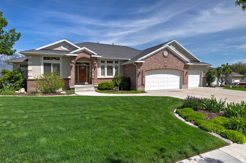 Image 4 of property listing at 12139 S LAMPTON VIEW DR, Riverton, UT 84065