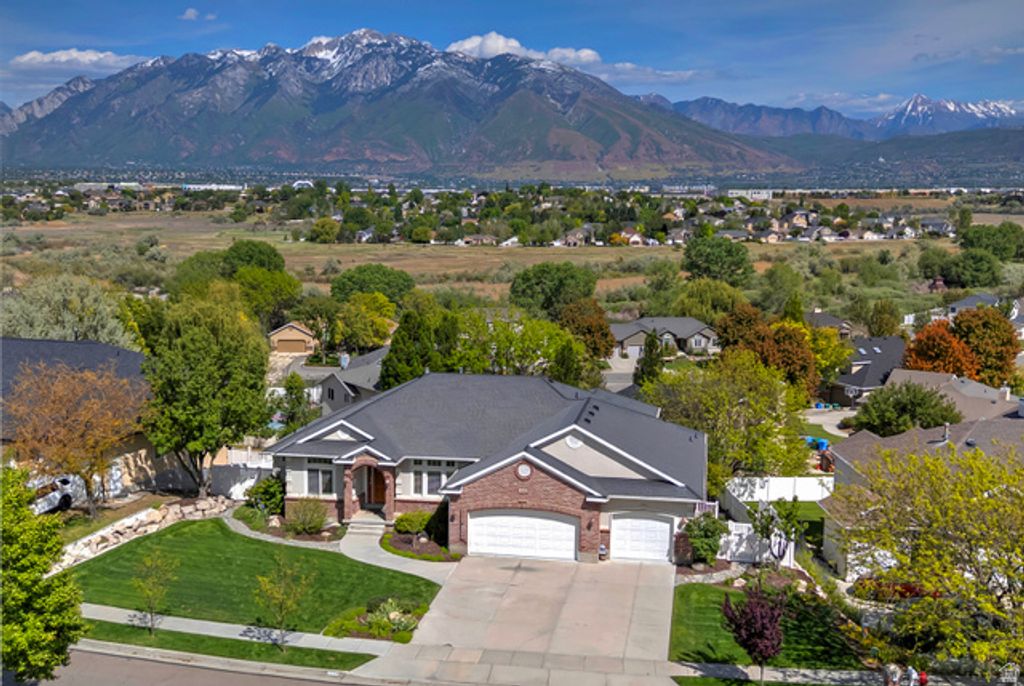 Image 5 of property listing at 12139 S LAMPTON VIEW DR, Riverton, UT 84065
