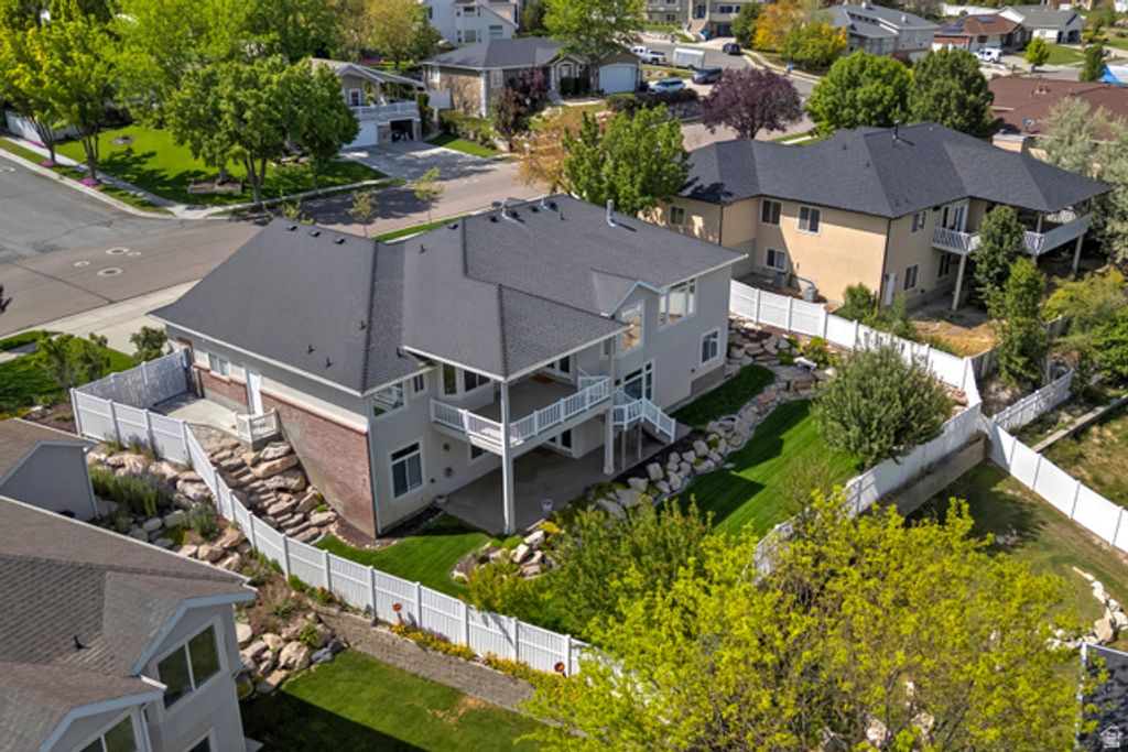 Image 8 of property listing at 12139 S LAMPTON VIEW DR, Riverton, UT 84065