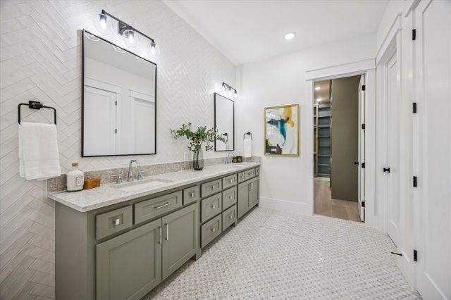 431 W 30th Street, Houston, TX 77018