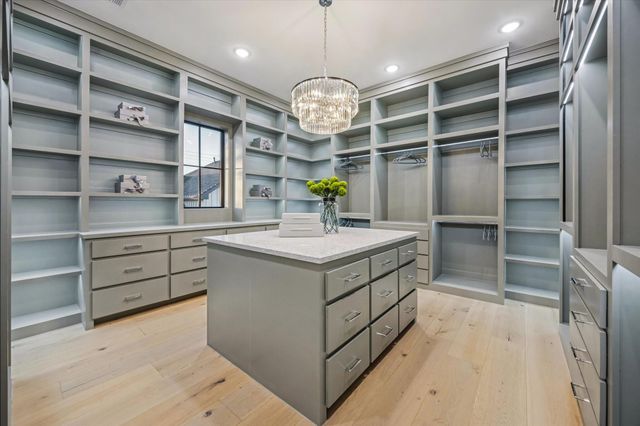 431 W 30th Street, Houston, TX 77018