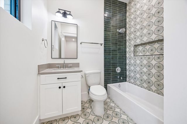 431 W 30th Street, Houston, TX 77018