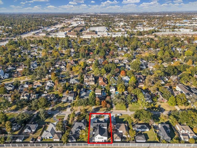 431 W 30th Street, Houston, TX 77018