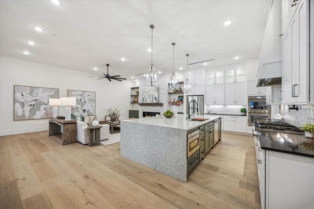 431 W 30th Street, Houston, TX 77018