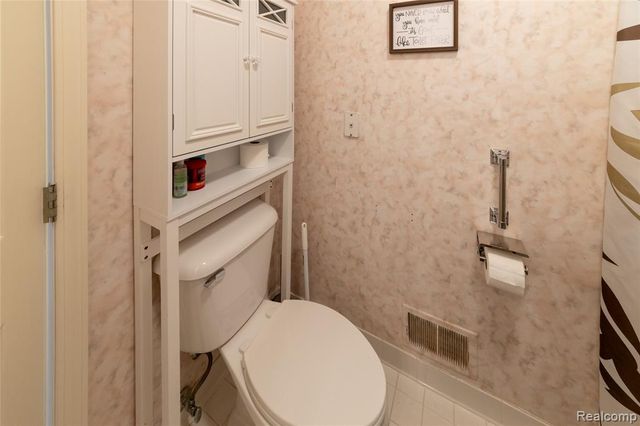 6 Canfield Circle, Dearborn Heights, MI 48127