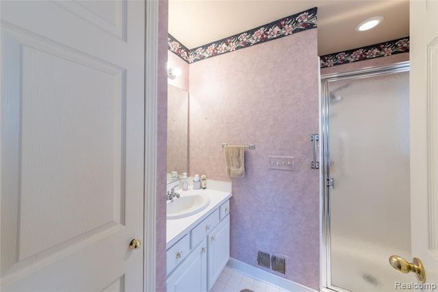 6 Canfield Circle, Dearborn Heights, MI 48127