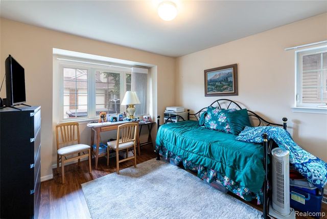 6 Canfield Circle, Dearborn Heights, MI 48127