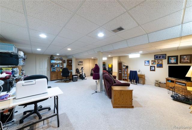 6 Canfield Circle, Dearborn Heights, MI 48127