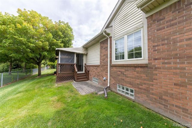6 Canfield Circle, Dearborn Heights, MI 48127