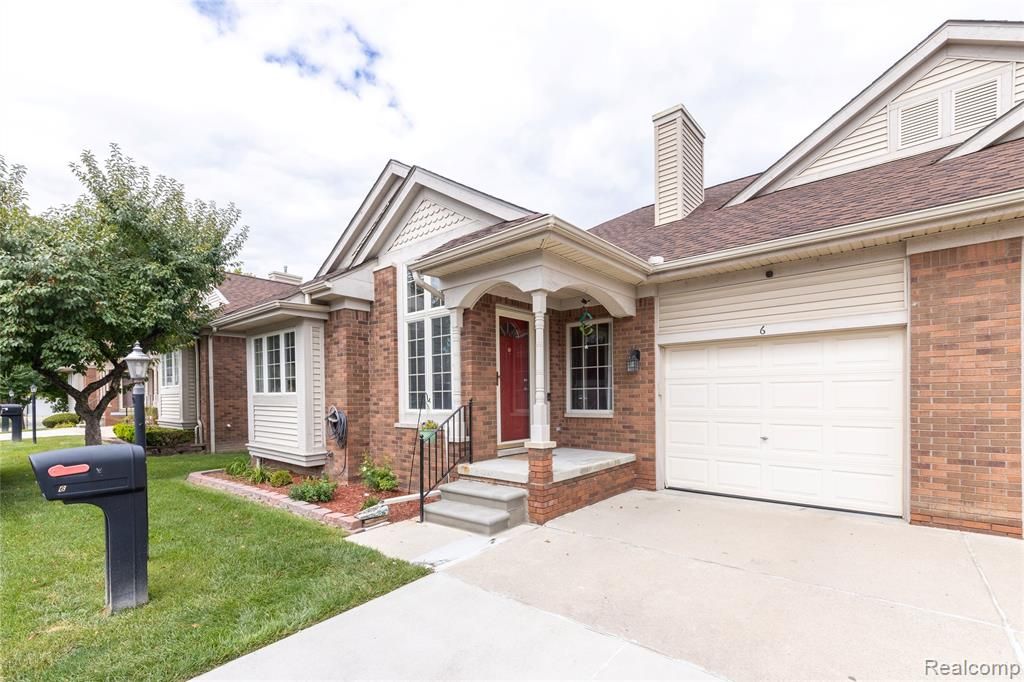 6 Canfield Circle, Dearborn Heights, MI 48127