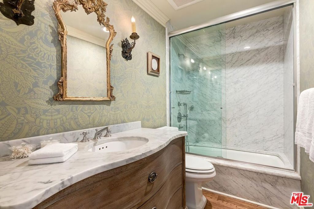 Image 15 of property listing at 10102 Empyrean Way 304, Los Angeles, CA 90067