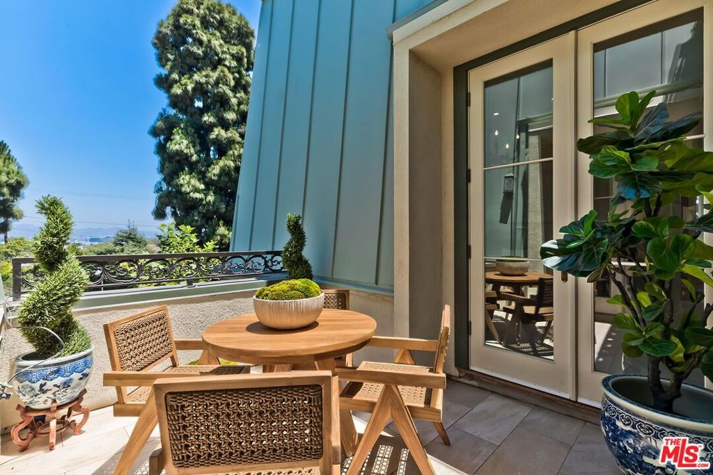 Image 16 of property listing at 10102 Empyrean Way 304, Los Angeles, CA 90067