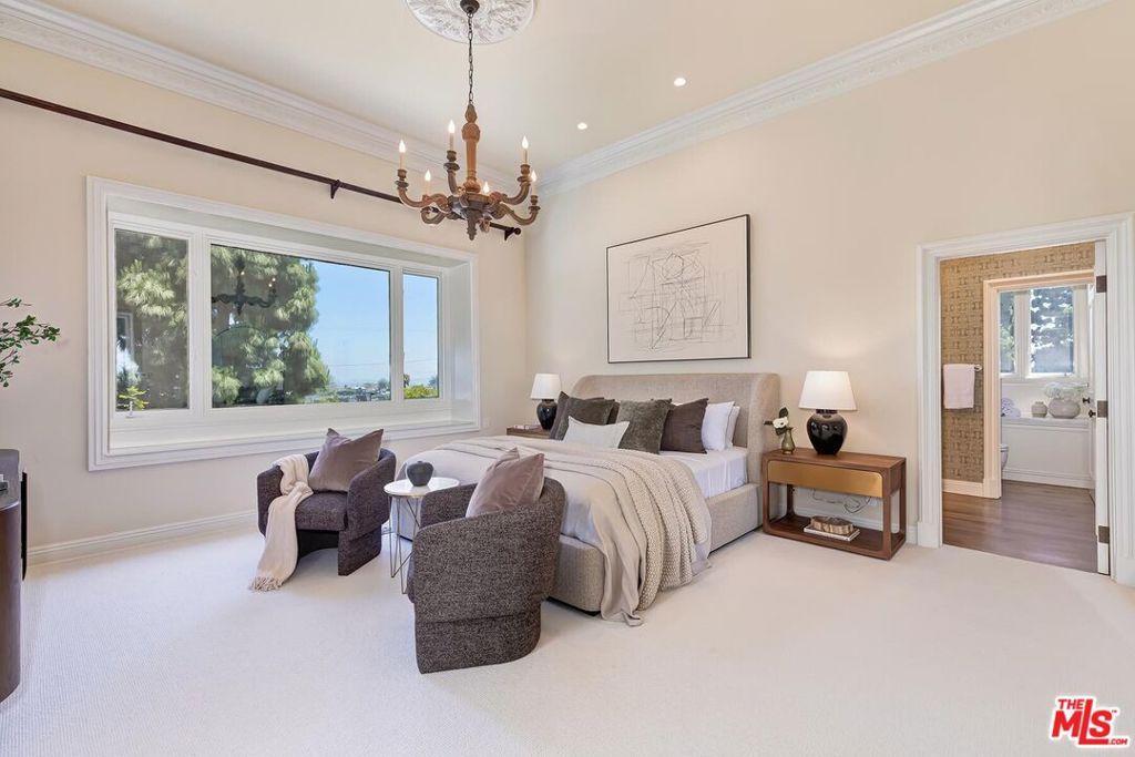 Image 17 of property listing at 10102 Empyrean Way 304, Los Angeles, CA 90067